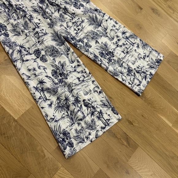 J McLaughlin NWOT Blue and White Printed Wide-Leg Pants - Picture 4 of 7